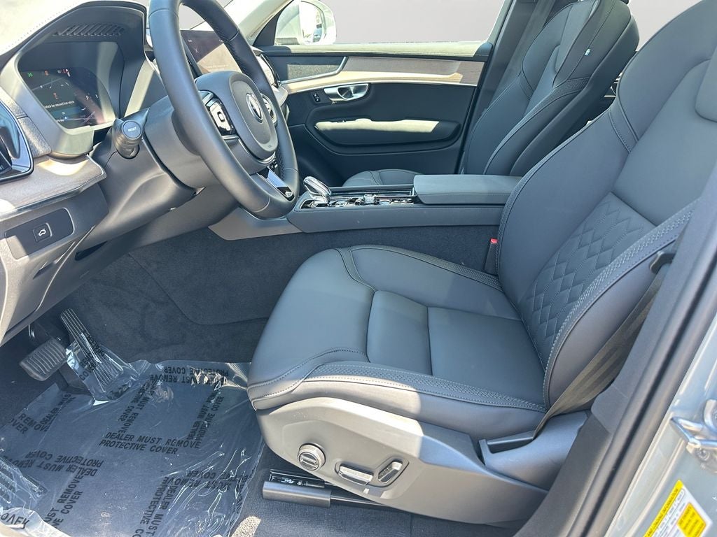 2026 Volvo XC90 B5 Plus