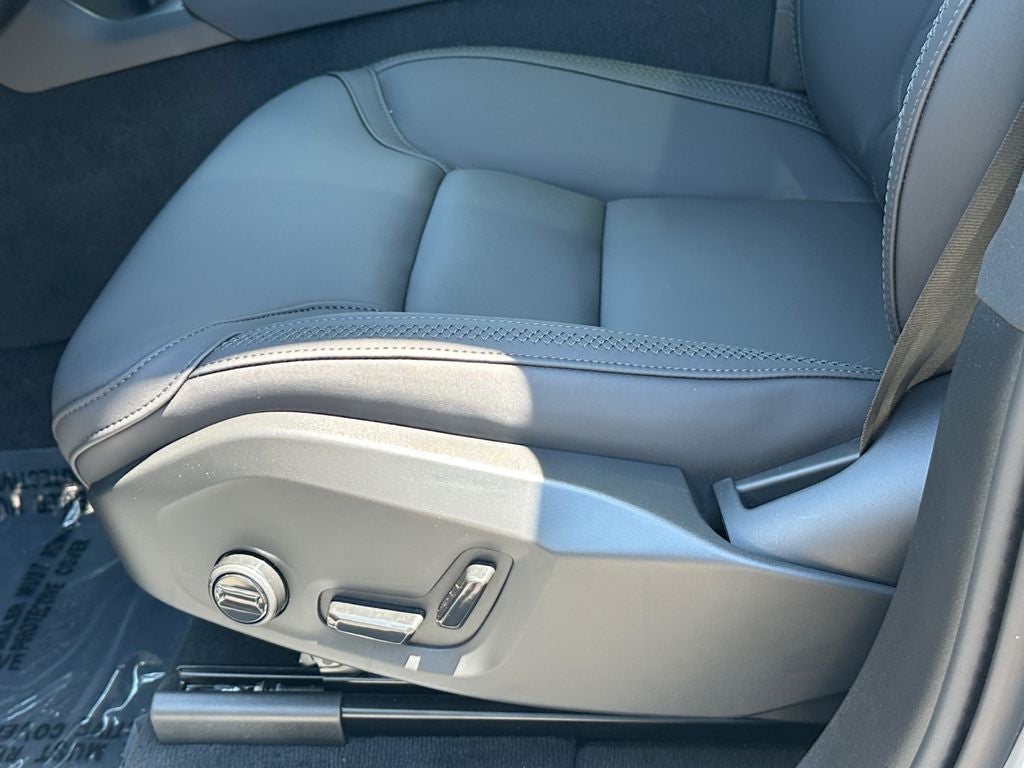 2026 Volvo XC90 B5 Plus