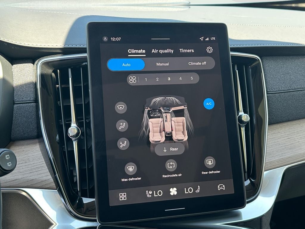 2026 Volvo XC90 B5 Plus