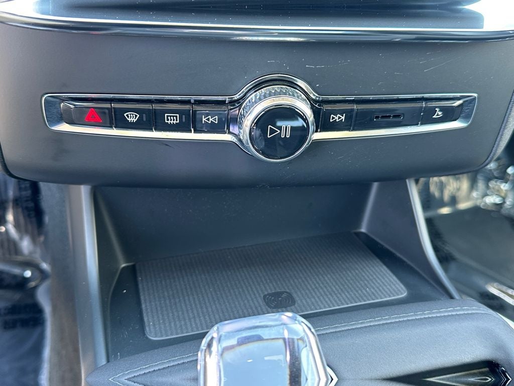 2026 Volvo XC90 B5 Plus