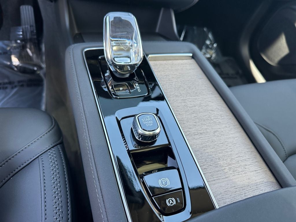 2026 Volvo XC90 B5 Plus