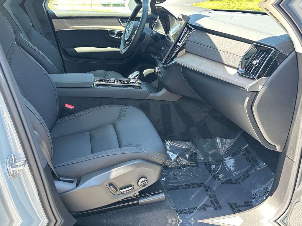 2026 Volvo XC90 B5 Plus