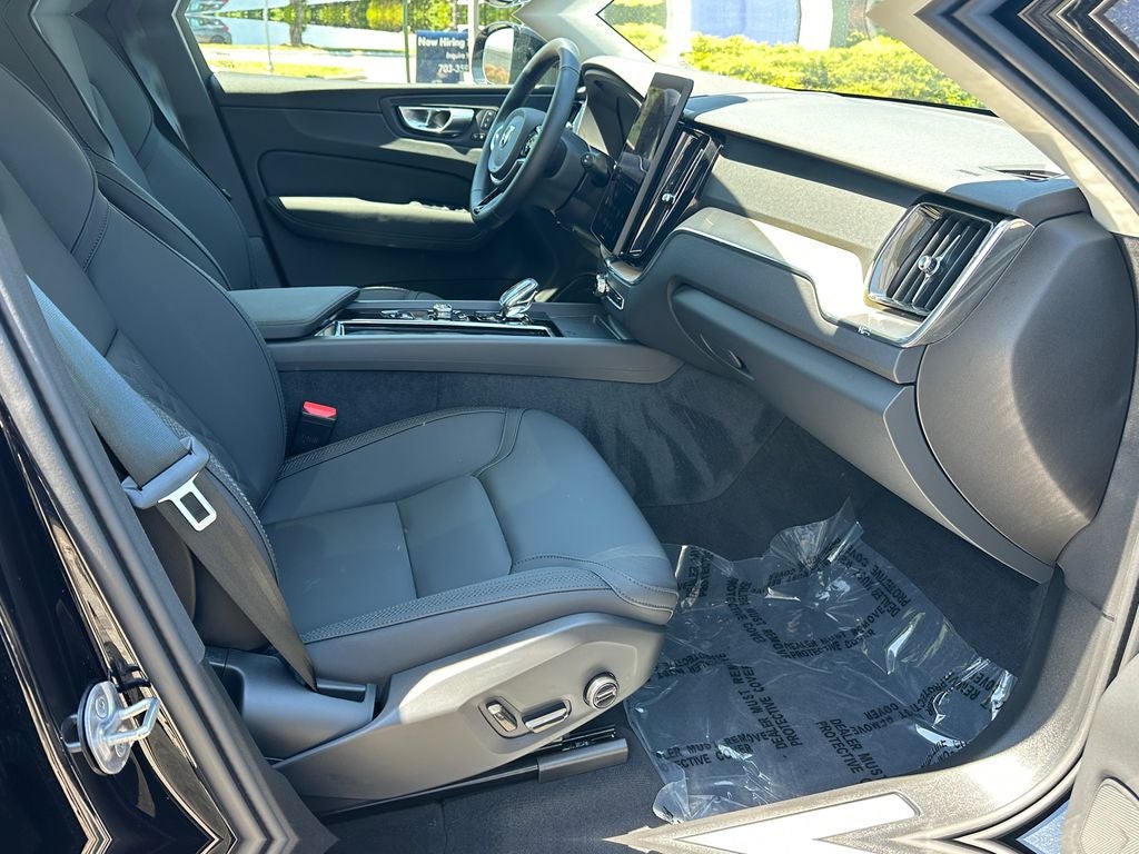 2026 Volvo XC60 B5 Plus