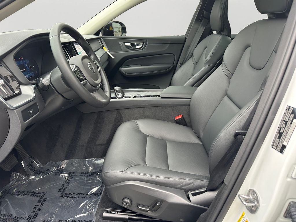 2025 Volvo XC60 B5 Plus