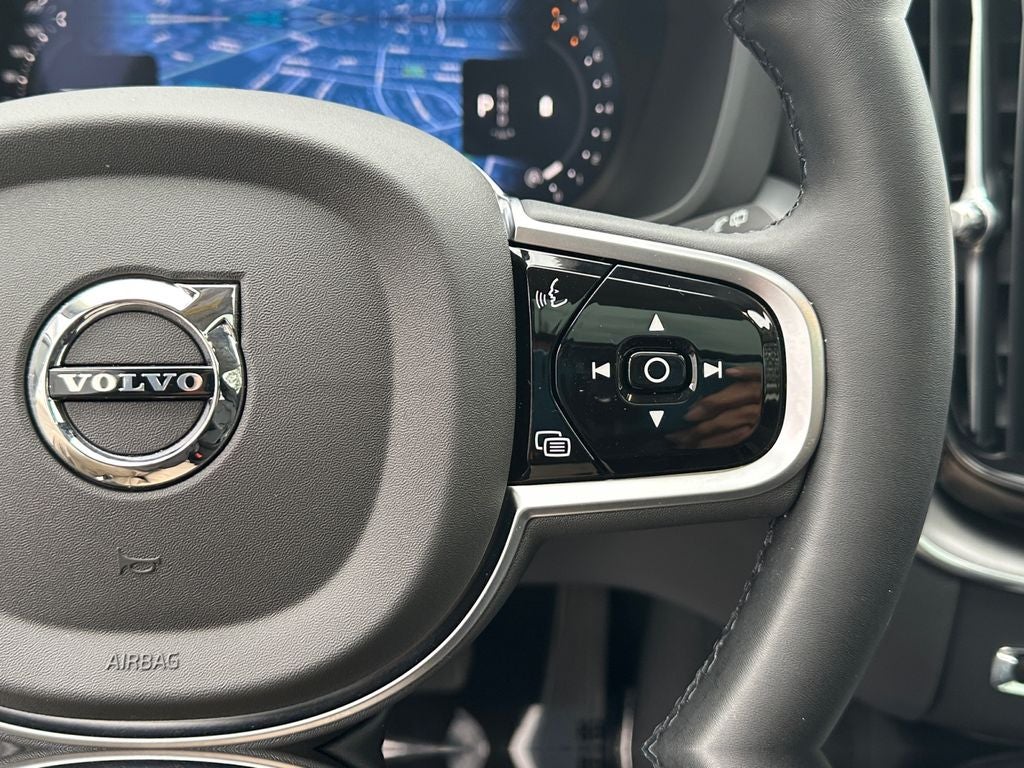 2025 Volvo XC60 B5 Plus