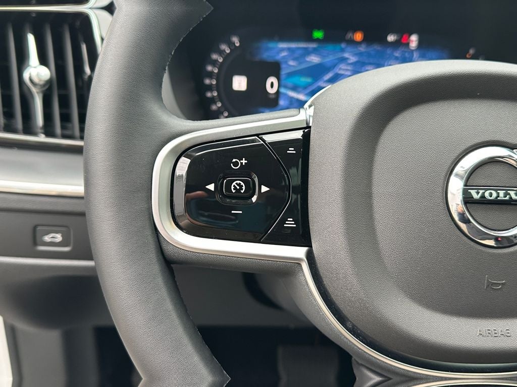 2025 Volvo XC60 B5 Plus