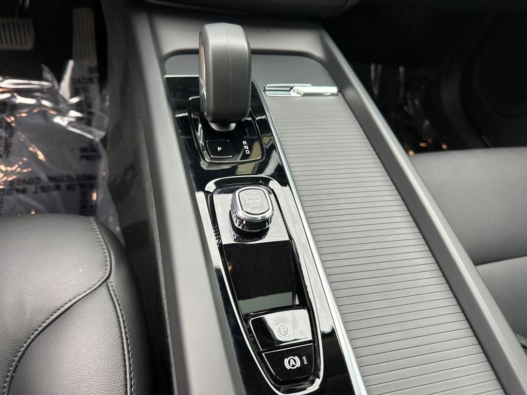 2025 Volvo XC60 B5 Plus