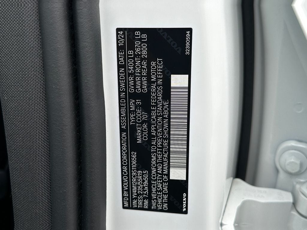 2025 Volvo XC60 B5 Plus