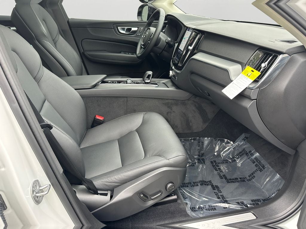 2025 Volvo XC60 B5 Plus