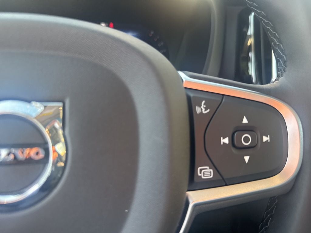 2025 Volvo XC60 B5 Core Volvo Certified