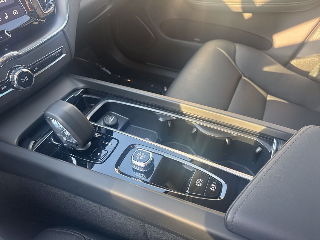 2025 Volvo XC60 B5 Core Volvo Certified